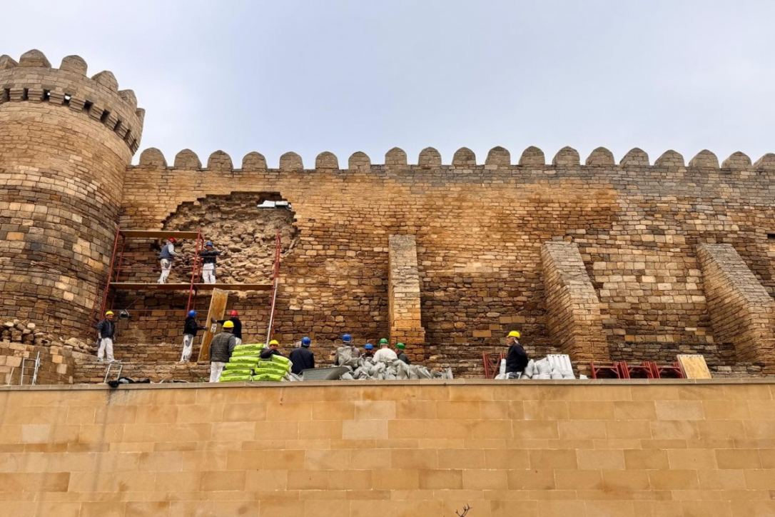 В Ичеришехер началось срочное восстановление