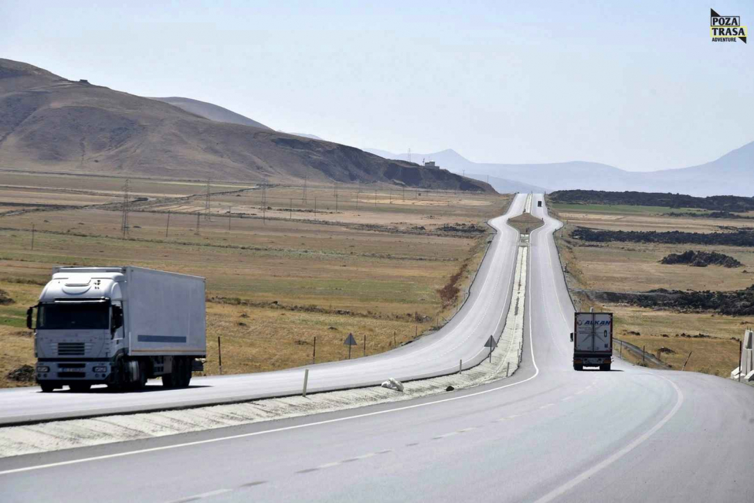 Кыргызстан открыл новый транспортный коридор через Китай в Пакистан