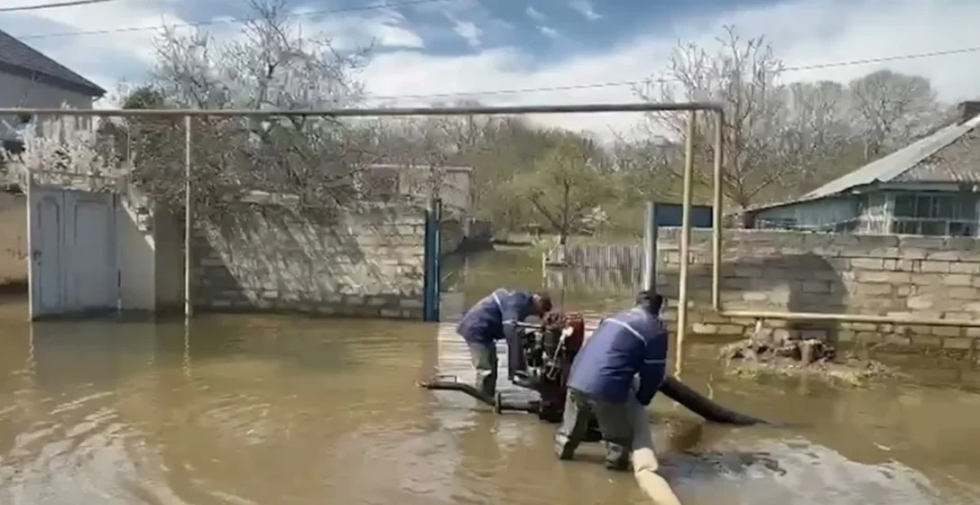 МЧС продолжает экстренные работы после мощных дождей в регионах