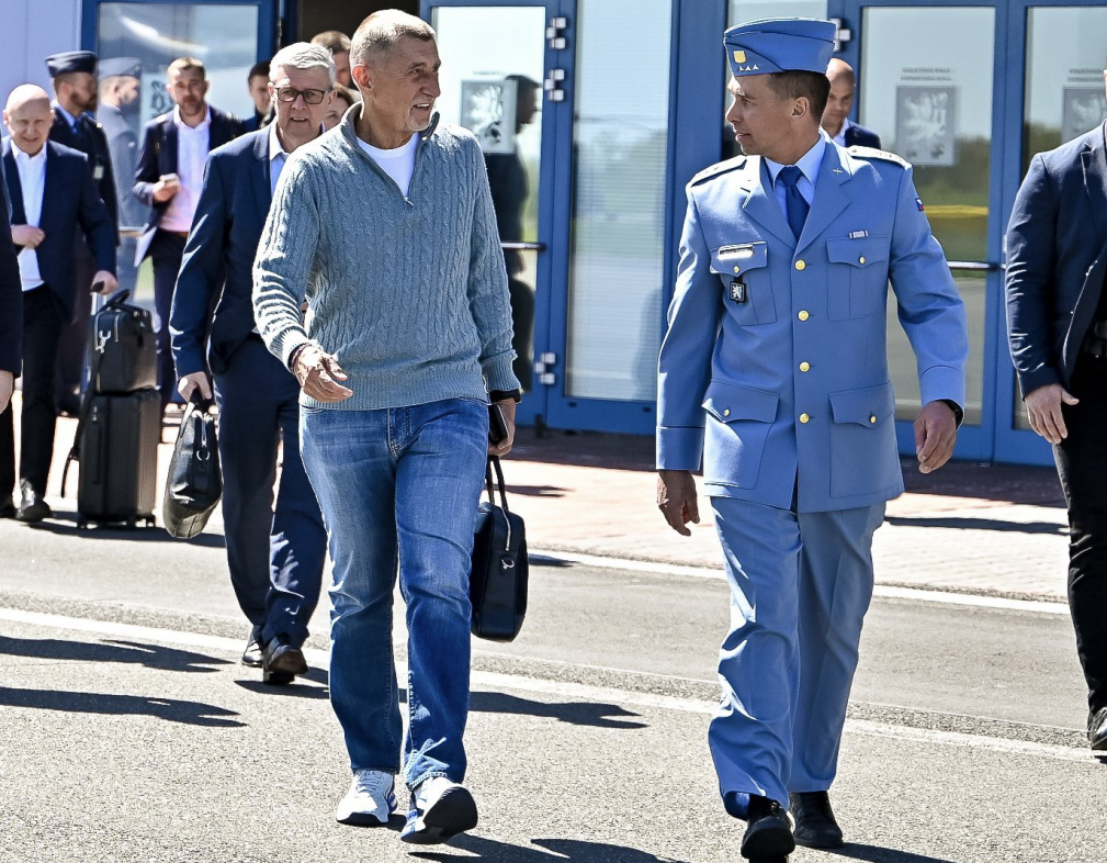 Андрей Бабиш летит в Азербайджан