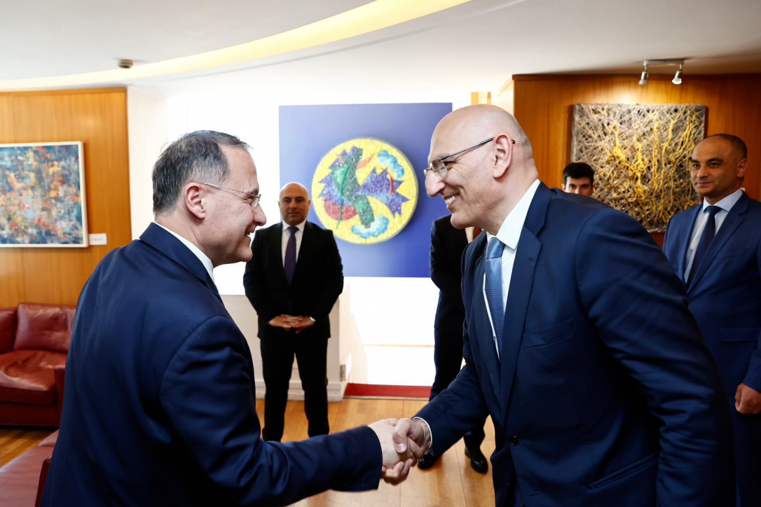 Эльчин Амирбеков и замглавы МИД Италии обсудили визит Мелони в Баку