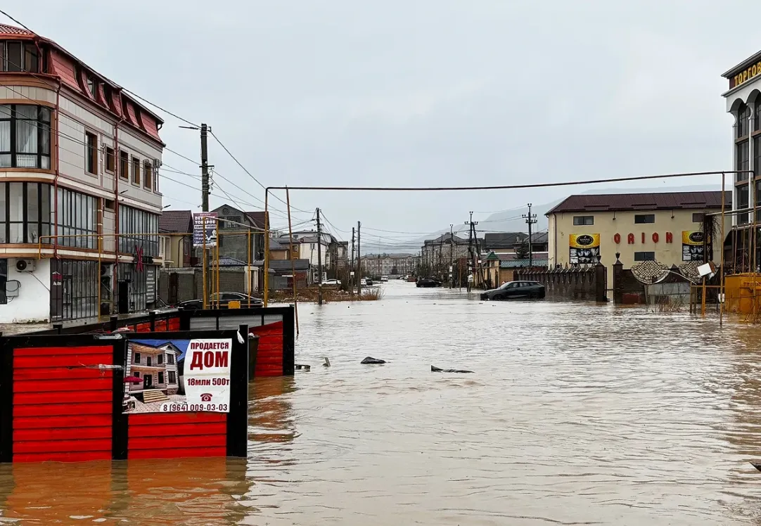 В Махачкале заблокированные коллекторы стали причиной затопления и повреждения зданий 2 В Махачкале заблокированные коллекторы стали причиной затопления и повреждения зданий