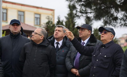 Оползень в Бадамдаре перекрыл дорогу: на место срочно прибыл Гейдаров