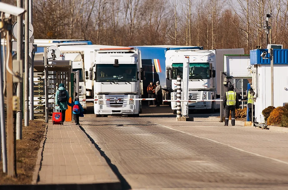 Модернизация пунктов пропуска ускорила движение на границе России с Азербайджаном