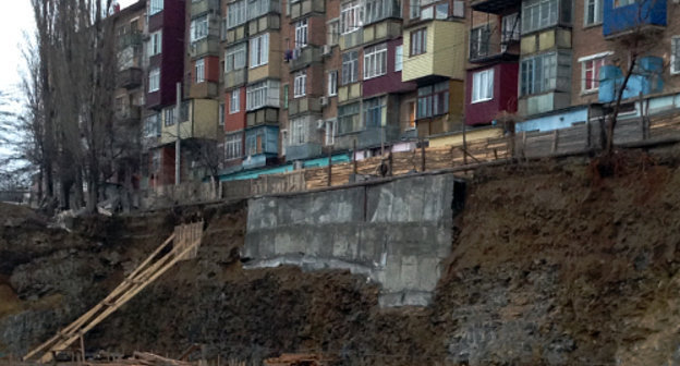 Жилой дом обрушился из-за наводнения в Махачкале 3 Жилой дом обрушился из-за наводнения в Махачкале