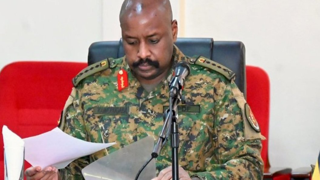 Глава ВС Уганды требует от Турции $1 млрд и женщину