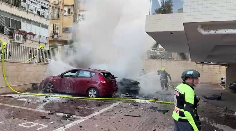 Иран атаковал крупнейшие города Израиля: есть жертвы и разрушения