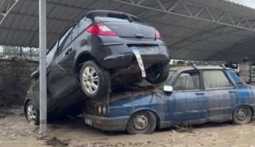 В турецкой провинции ливни и наводнения привели к жертвам