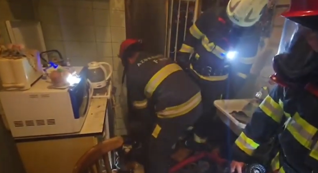 В Баку при пожаре в квартире погибла 87-летняя женщина