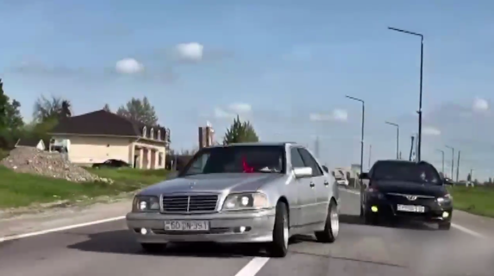 В Агсу участников свадебного кортежа арестовали и лишили водительских прав