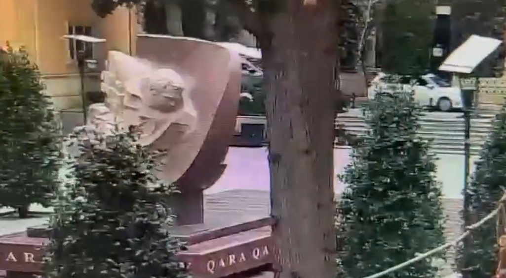 Опубликованы кадры вандализма в киноцентре «Низами»