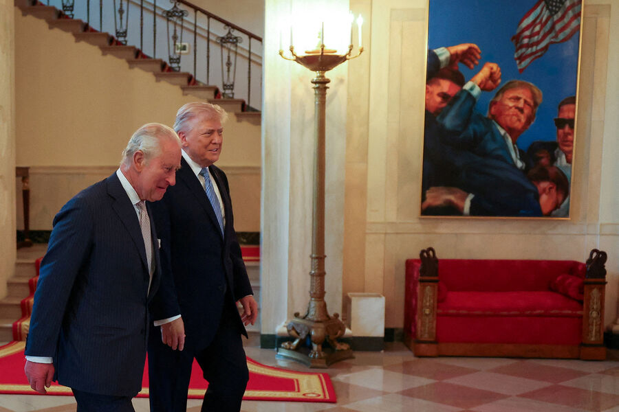 Карл III сделал Трампу необычный подарок