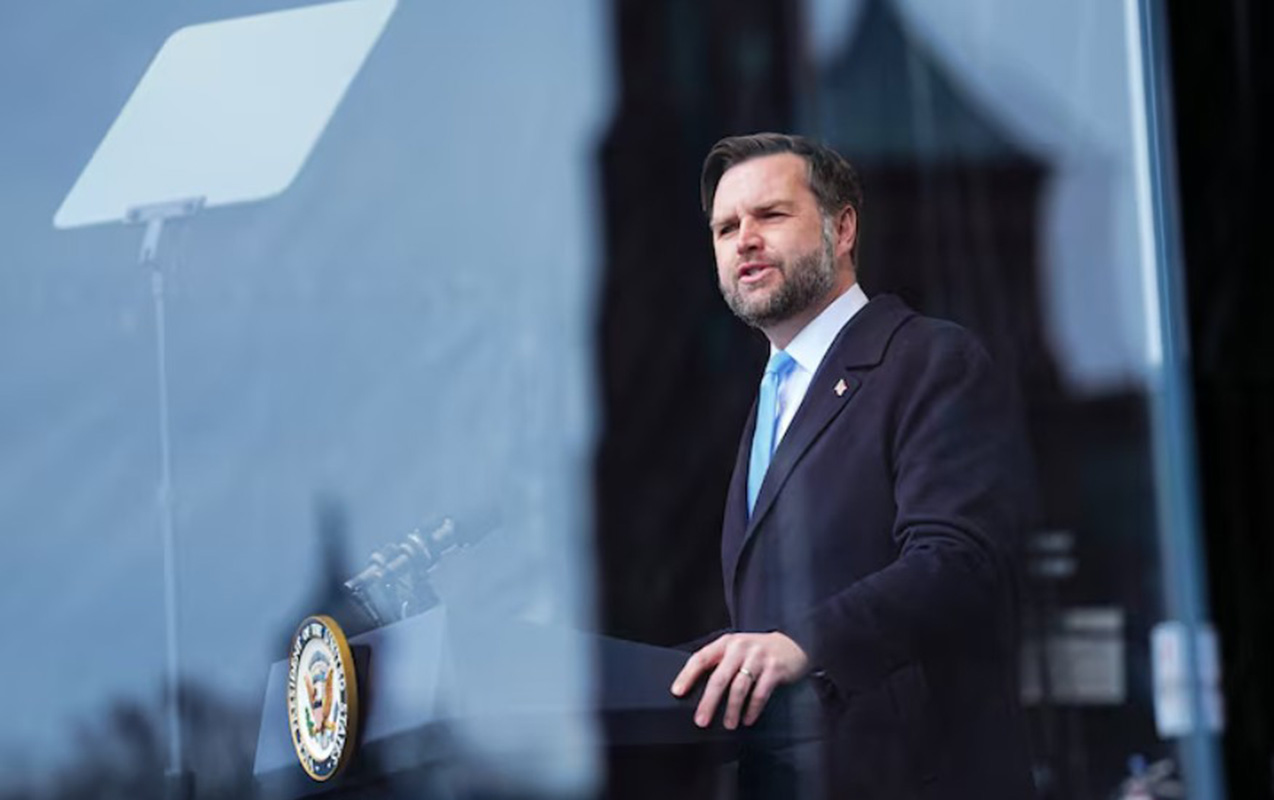 Вэнс назвал "достижением" остановку поставок американского оружия Украине