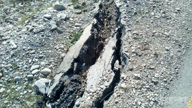 На дороге Губа-Хыналыг произошел обвал