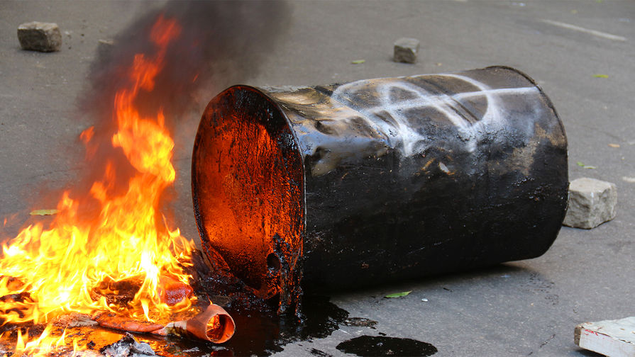 Крупный пожар вспыхнул на нефтехранилищах Castrol в Ираке