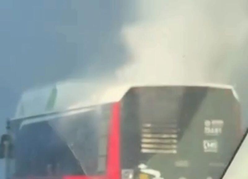 В Ясамальском районе загорелся автобус