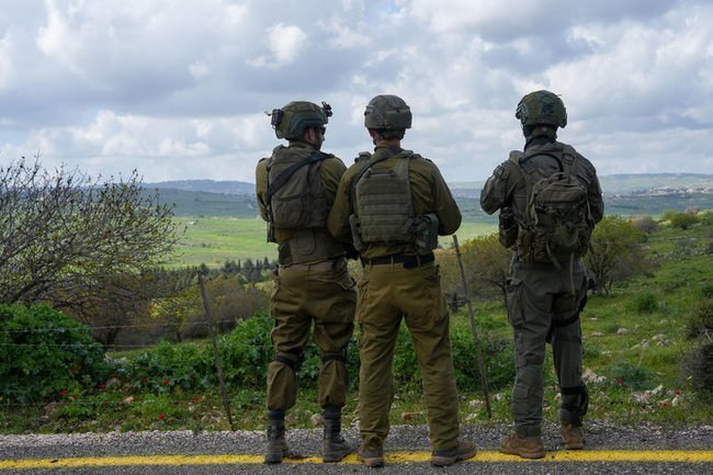 Израильские войска окружили опорный пункт «Хезболлы» в Ливане 2 Израильские войска окружили опорный пункт «Хезболлы» в Ливане