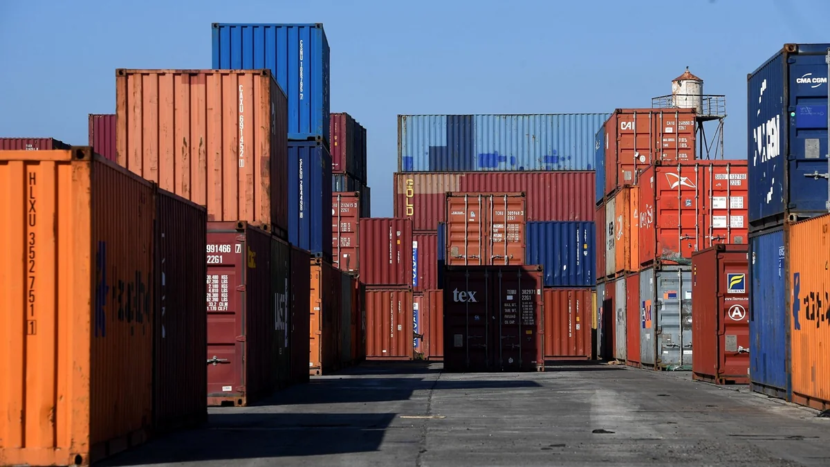 Азербайджан впервые импортировал товары из Армении