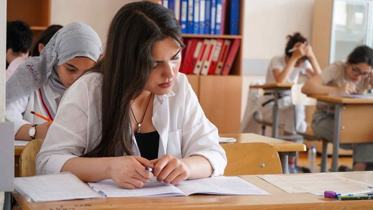 На выпускных экзаменах увеличат продолжительность времени