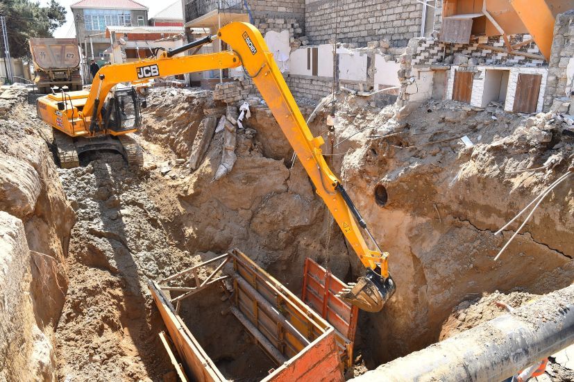 В Кешля началась замена аварийной части коллектора