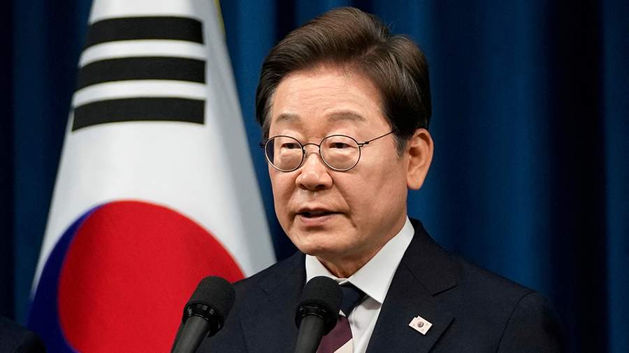 Президент Республики Корея сделает жене Макрона подарок