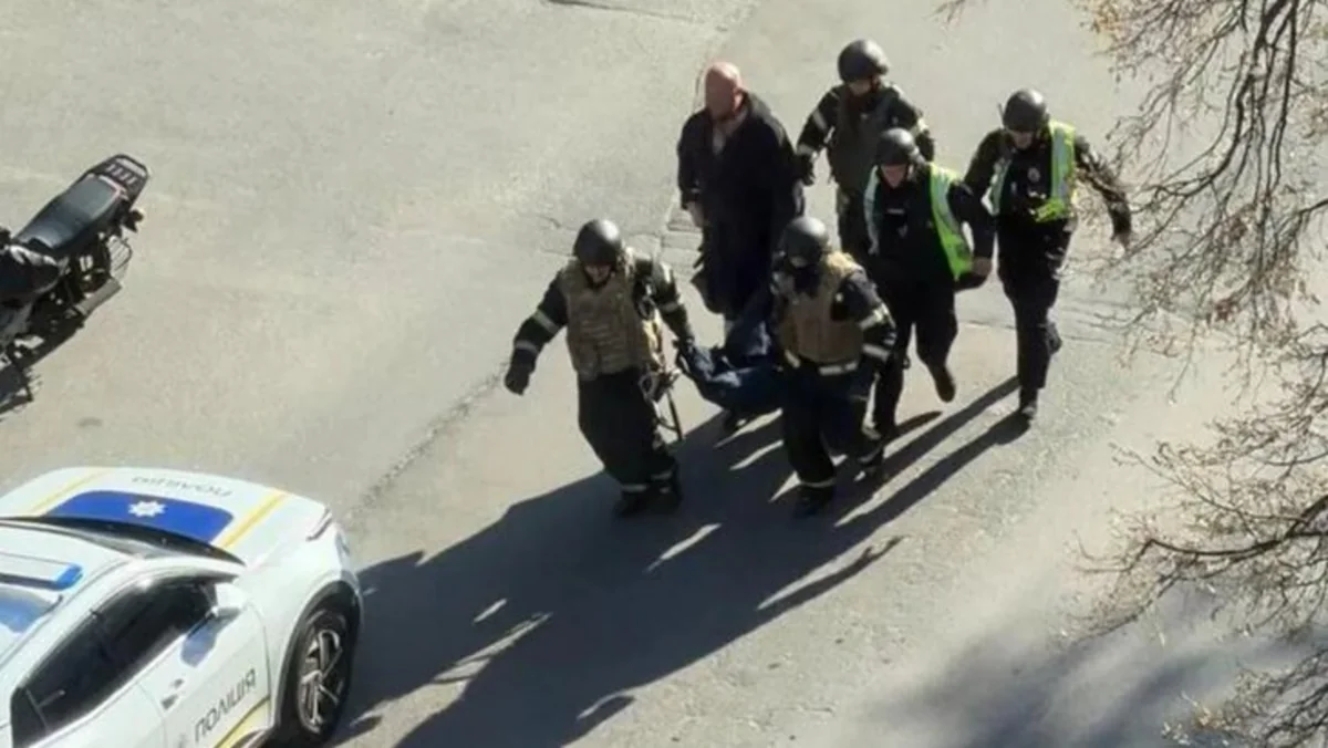 В Киеве мужчина открыл огонь по прохожим