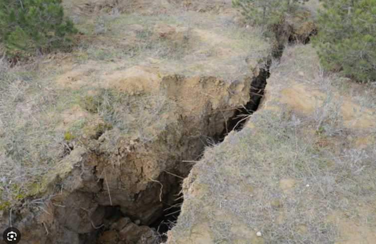 Под Баку и регионами зафиксированы десятки оползневых зон