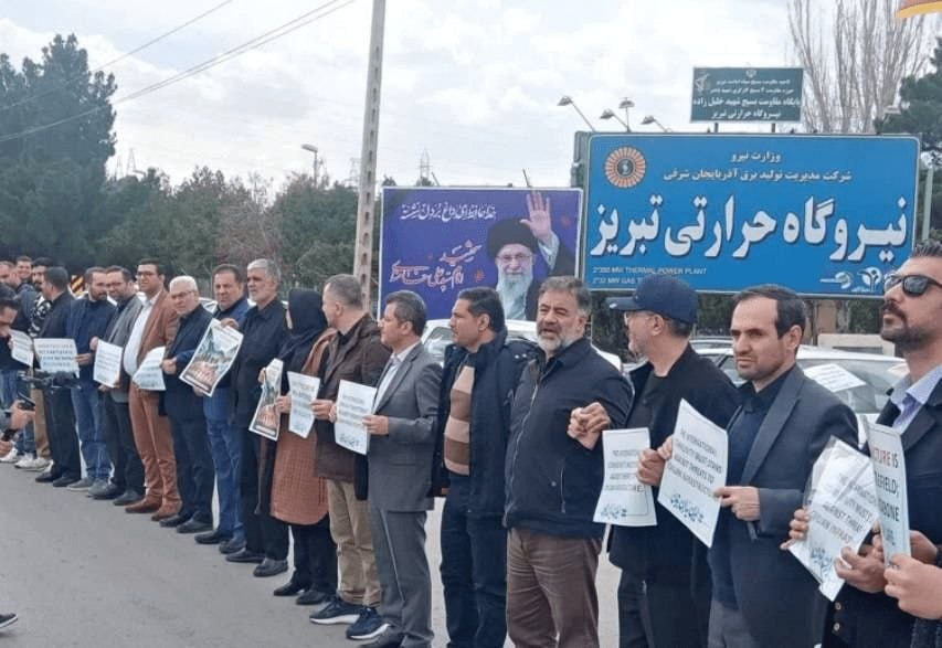 Иранцы образуют живые цепи у объектов, по которым могут ударить США