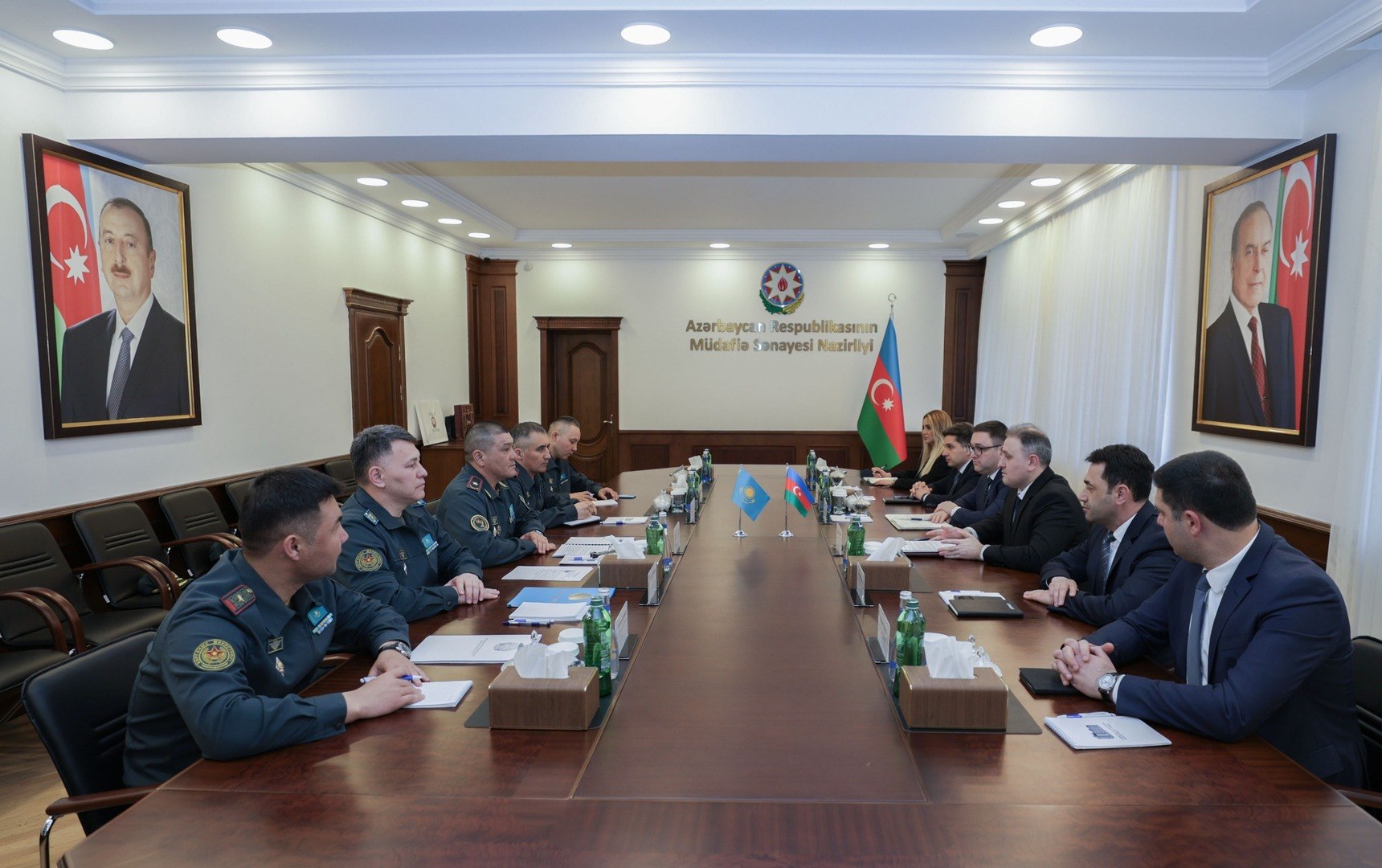 Азербайджан и Казахстан обсудили развитие военно-технического сотрудничества