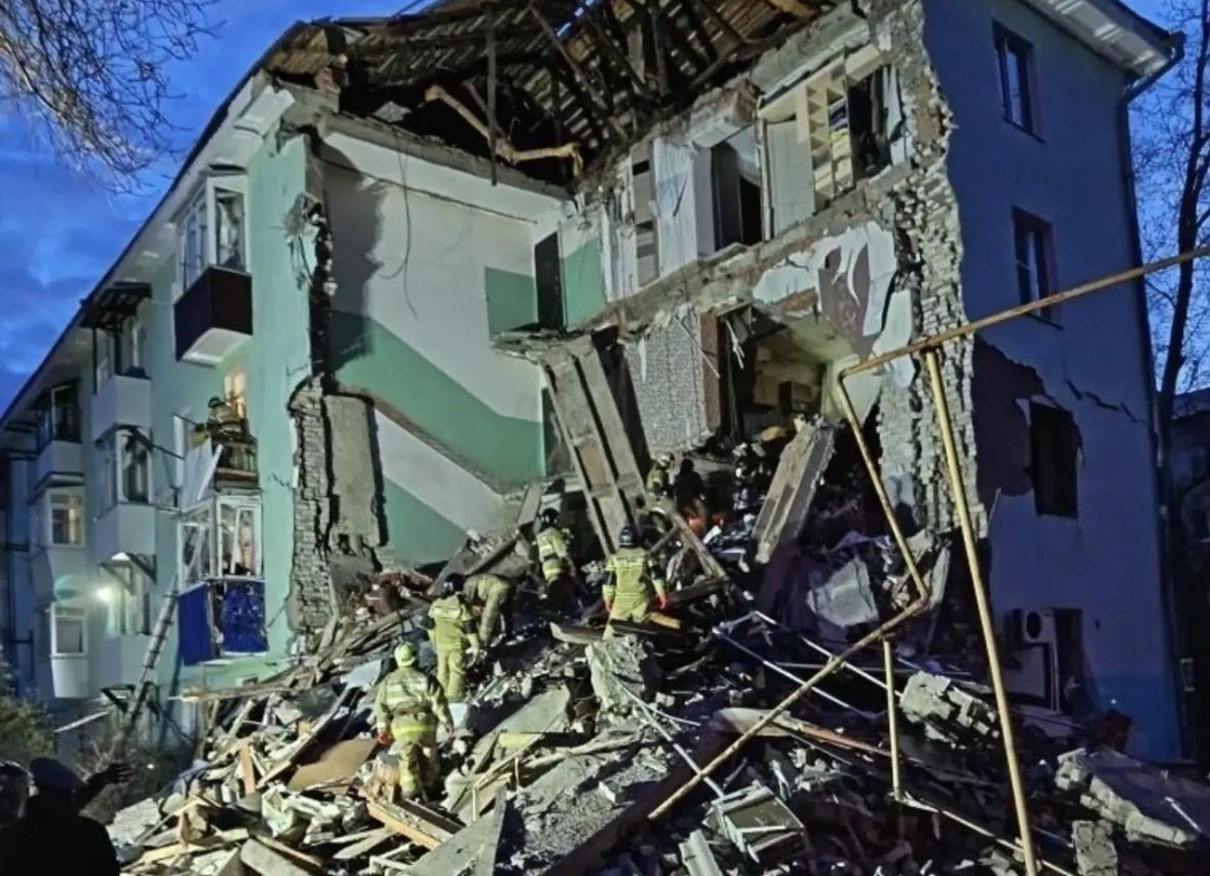 Украинские дроны атаковали Сызрань: обрушился подъезд дома, погибли люди