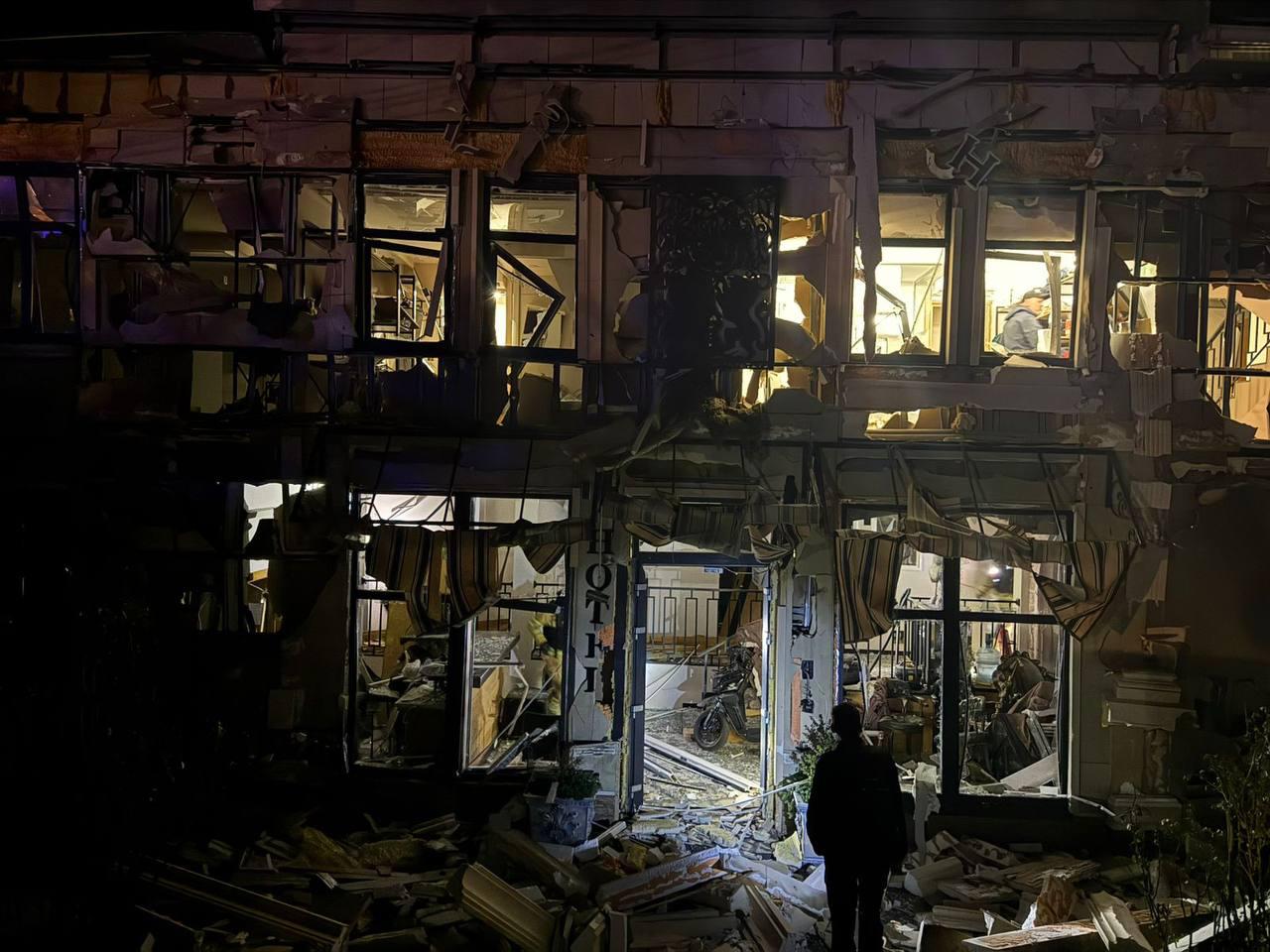 Массированный налет дронов на Одессу: пожары и разрушения в городе