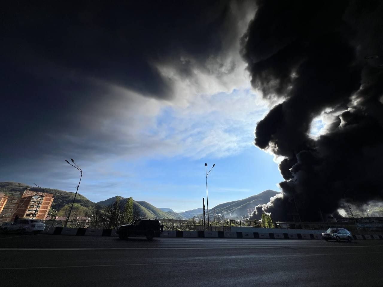 Новая атака украинских дронов: В Туапсе снова загорелся НПЗ
