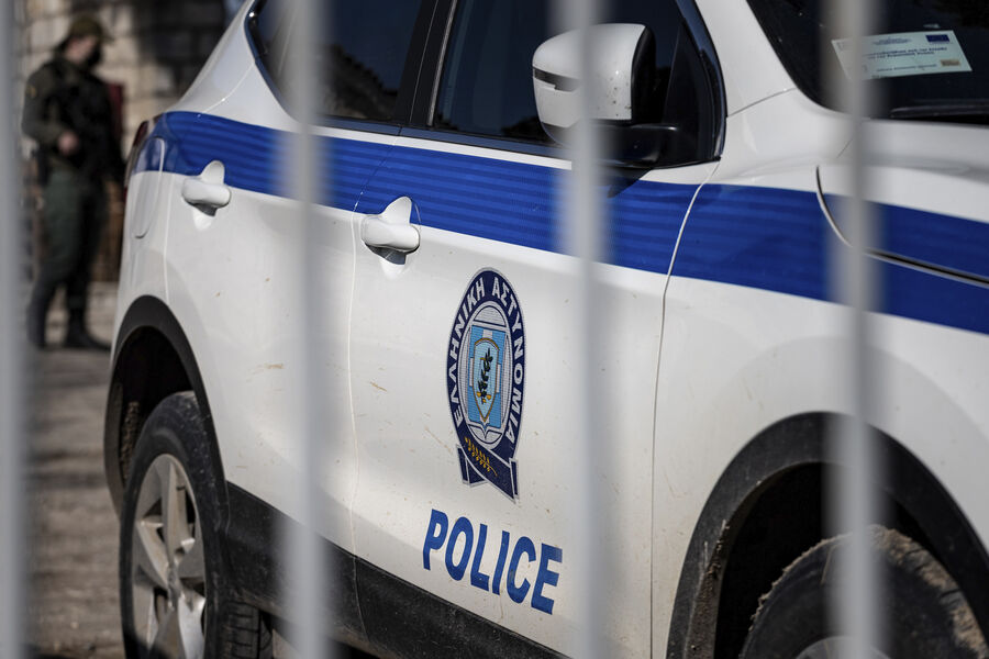 В Афинах 89-летний мужчина открыл стрельбу и ранил пять человек