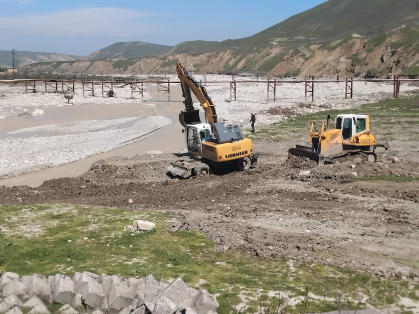 В Сиязане строится временная дорога после паводков