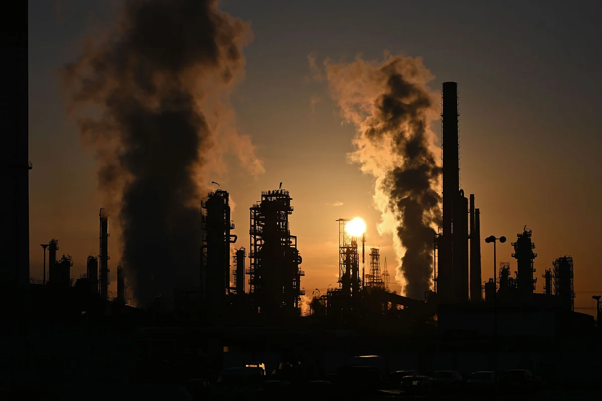 США и Израиль нанесли удары по нефтехимическому центру на юго-западе Ирана