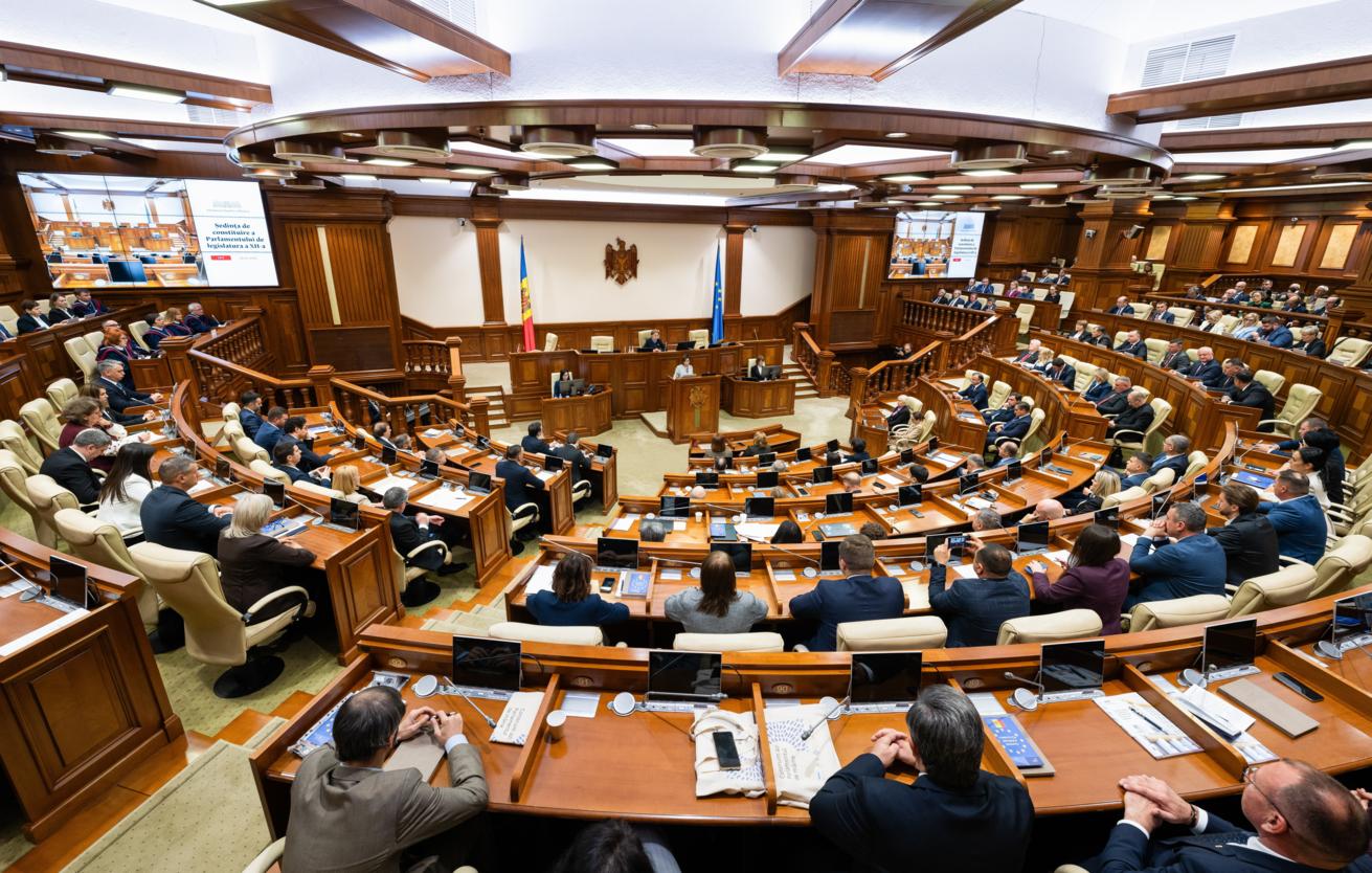 Парламент Молдовы отказывается от русского языка