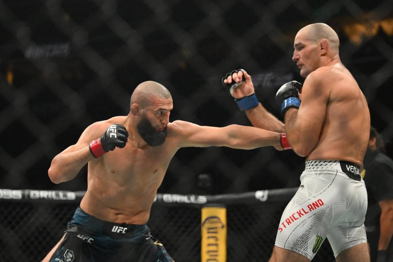 Шон Стрикленд победил Хамзата Чимаева и вернул чемпионский пояс UFC