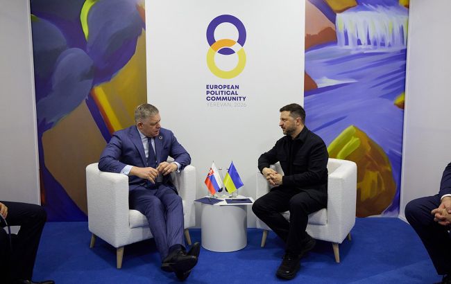 Зеленский и Фицо провели встречу в Ереване