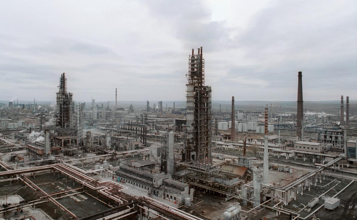 Украина атаковала НПЗ в России, есть погибшие