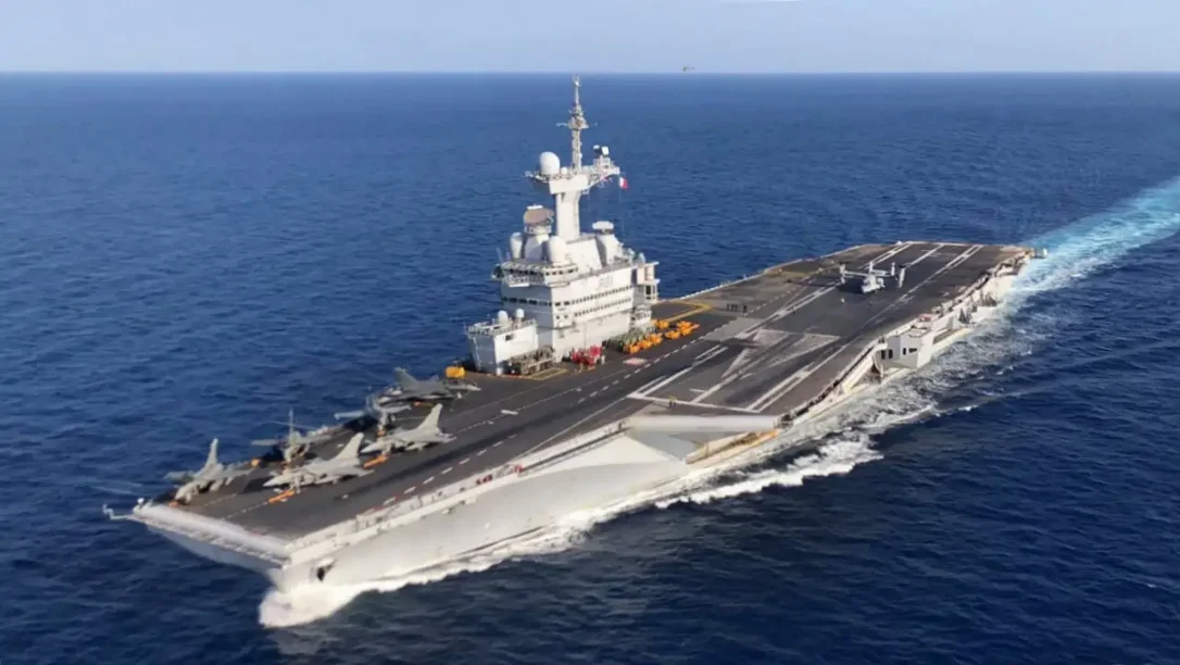 Французский авианосец Charles de Gaulle прибыл в Красное море