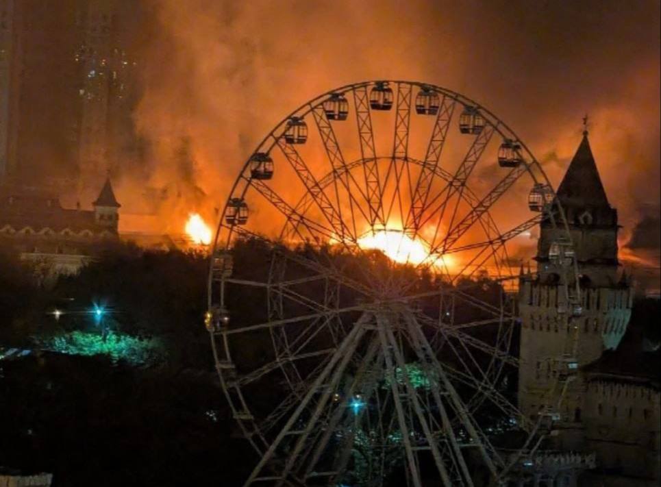 Пожар охватил «Кремль» в Москве ночью