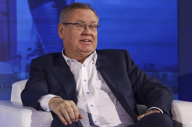 Глава ВТБ сравнил экономику России с «80-летним дедом» из анекдота