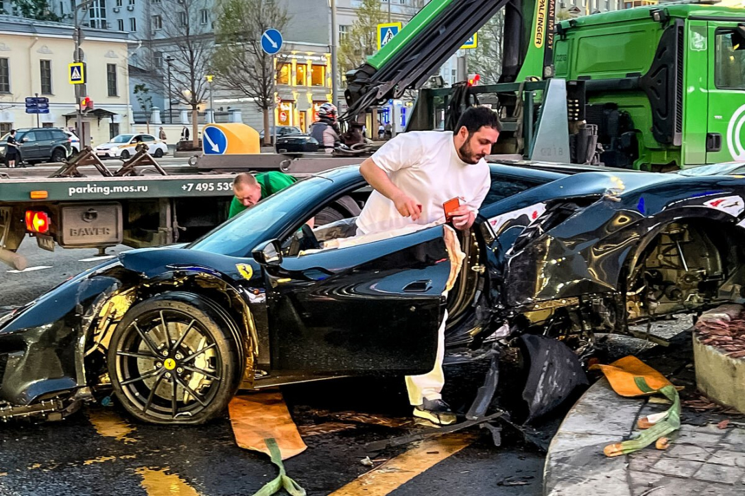 Автосалоны Москвы готовы подарить рэперу Navai новую Ferrari