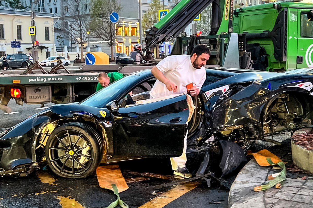 Автосалоны Москвы готовы подарить рэперу Navai новую Ferrari