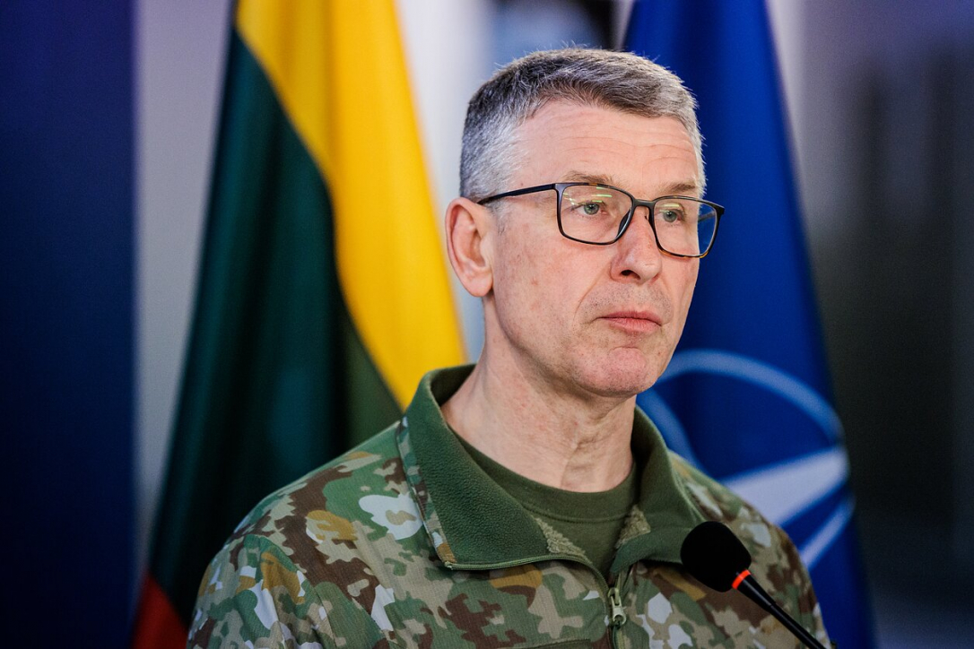 Бывшего командующего армией Литвы оштрафовали из-за зубов