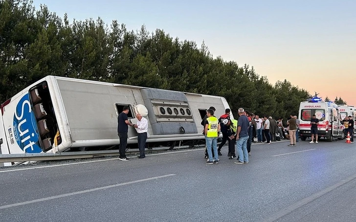 В Турции перевернулся автобус: много пострадавших