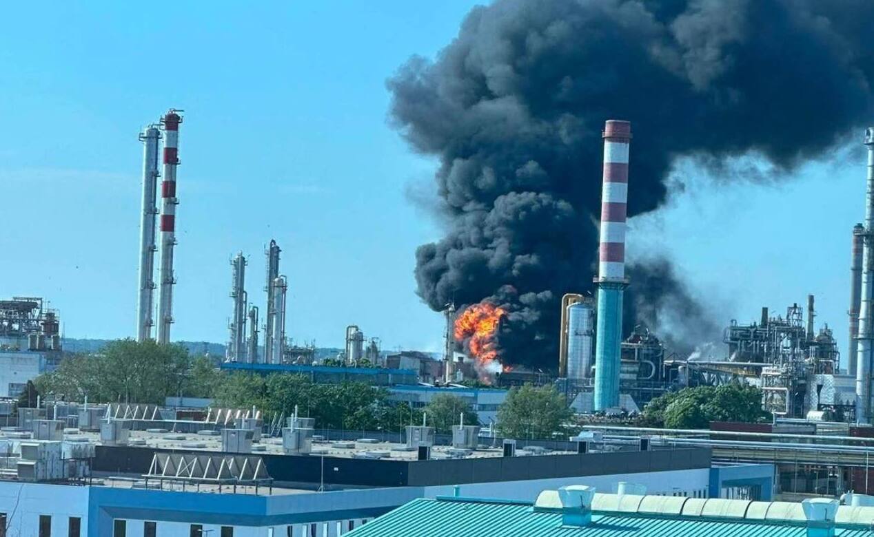 Сильный пожар произошел на НПЗ в Венгрии, использующий российскую нефть