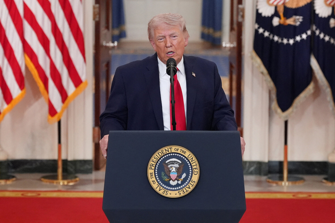 Суд отменил указ Трампа по мигрантам