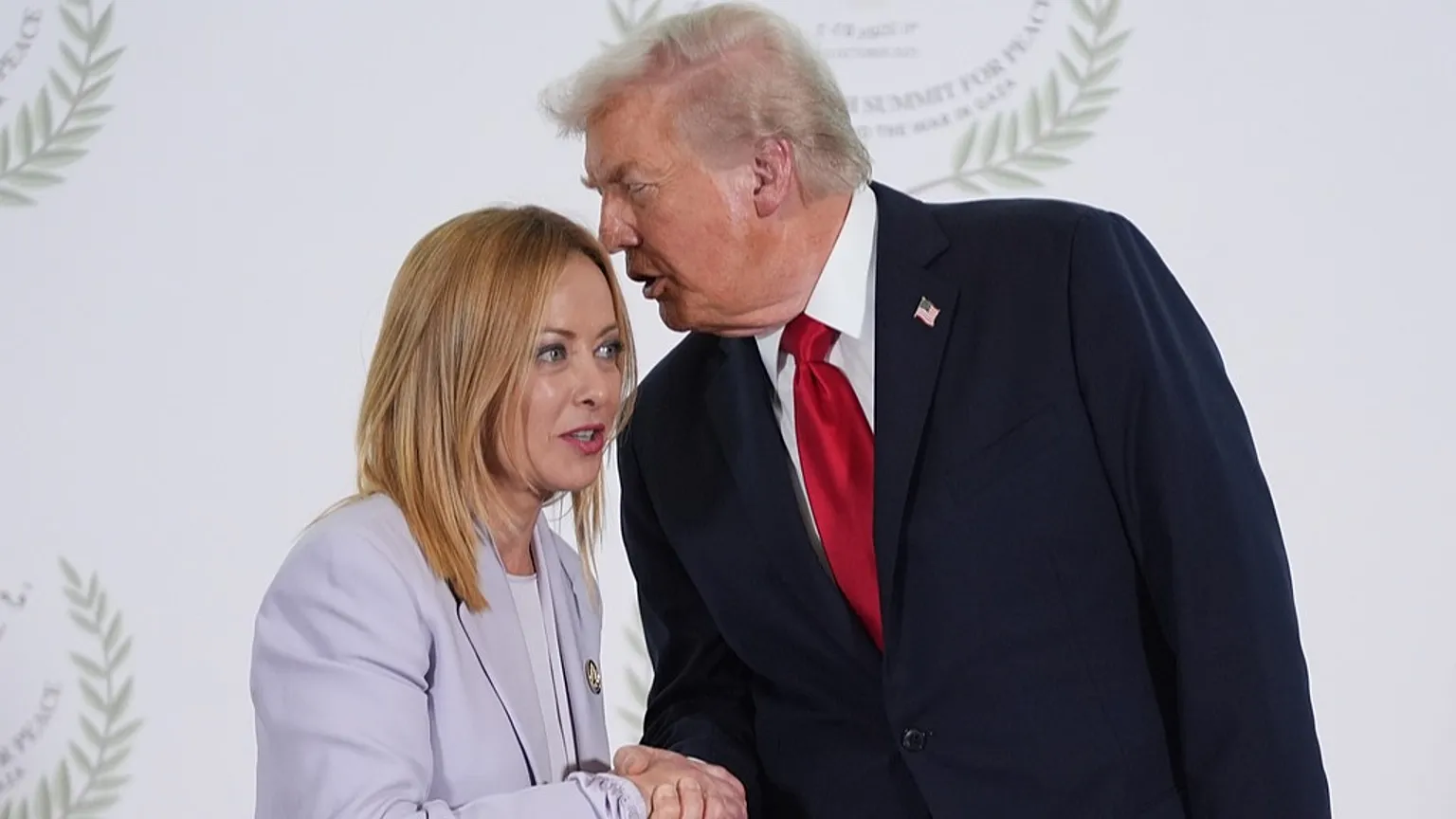 Громкий конфликт между Трампом и Мелони: «Она умоляла меня фотографироваться с ней»