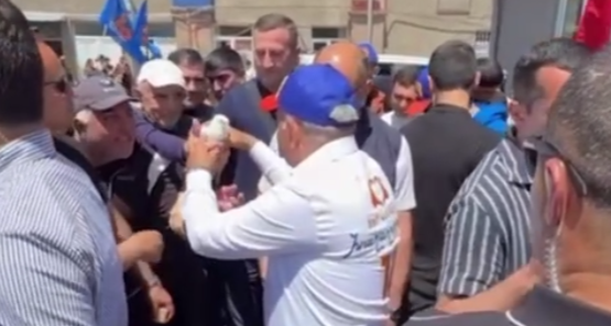 Пашинян не смог запустить голубя мира